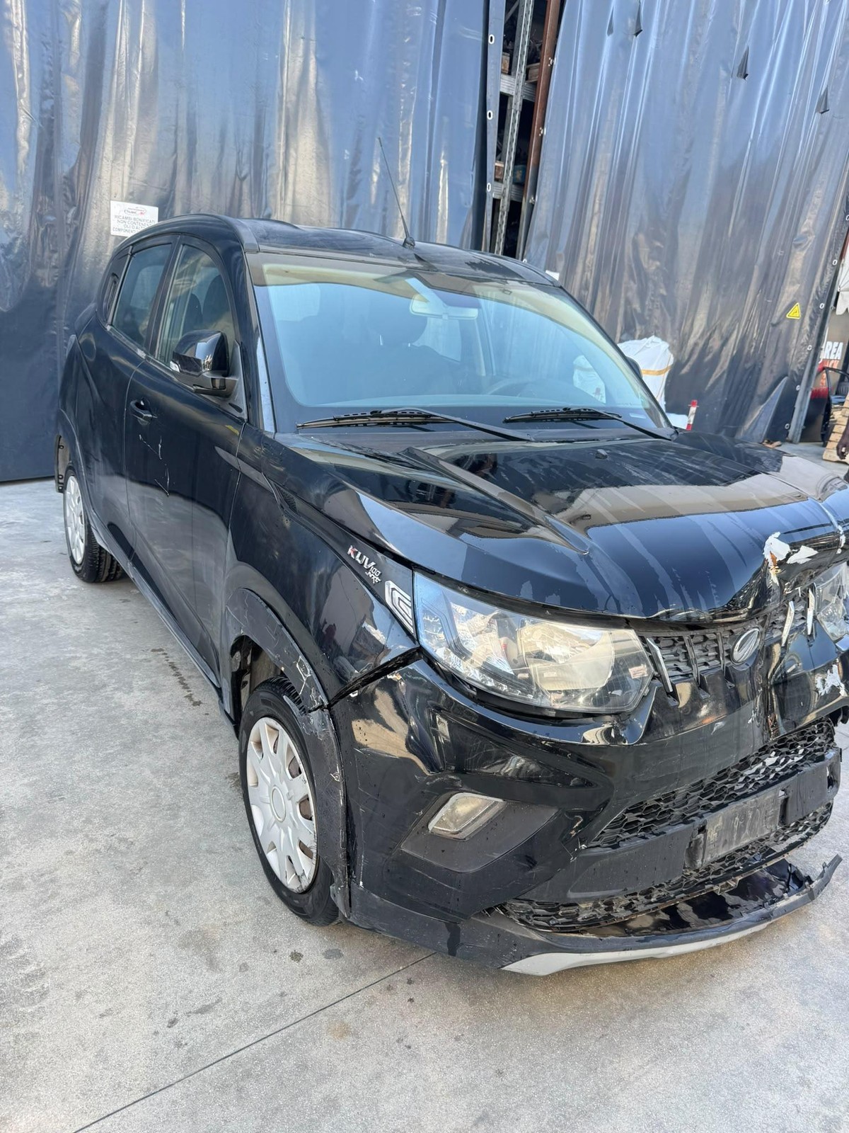 PARAFANGO ANTERIORE DESTRO PER MAHINDRA KUV Serie 100 0102CAZ01130NA RJ (16>)