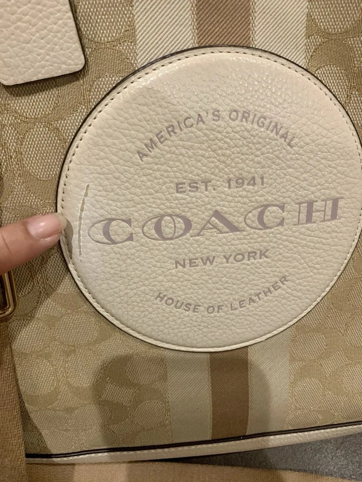 Bolso de Mano Coach Dempsey 40 Caqui Rayas Firma Jacquard Parche Cuero Crema Trm Foto 4 de 4