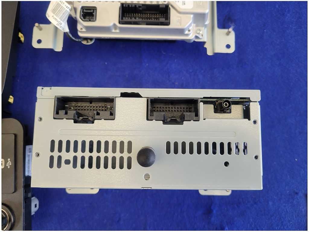 2020 Ford Mustang GT S550 Info 4" Screen Receiver Faceplate Audio 2766