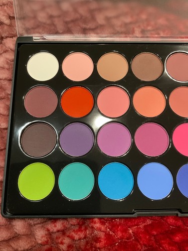 BH Cosmetics Modern Mattes Eyeshadow Palette with 28 Amazing Colors BH-1000-059 - Picture 4 of 6