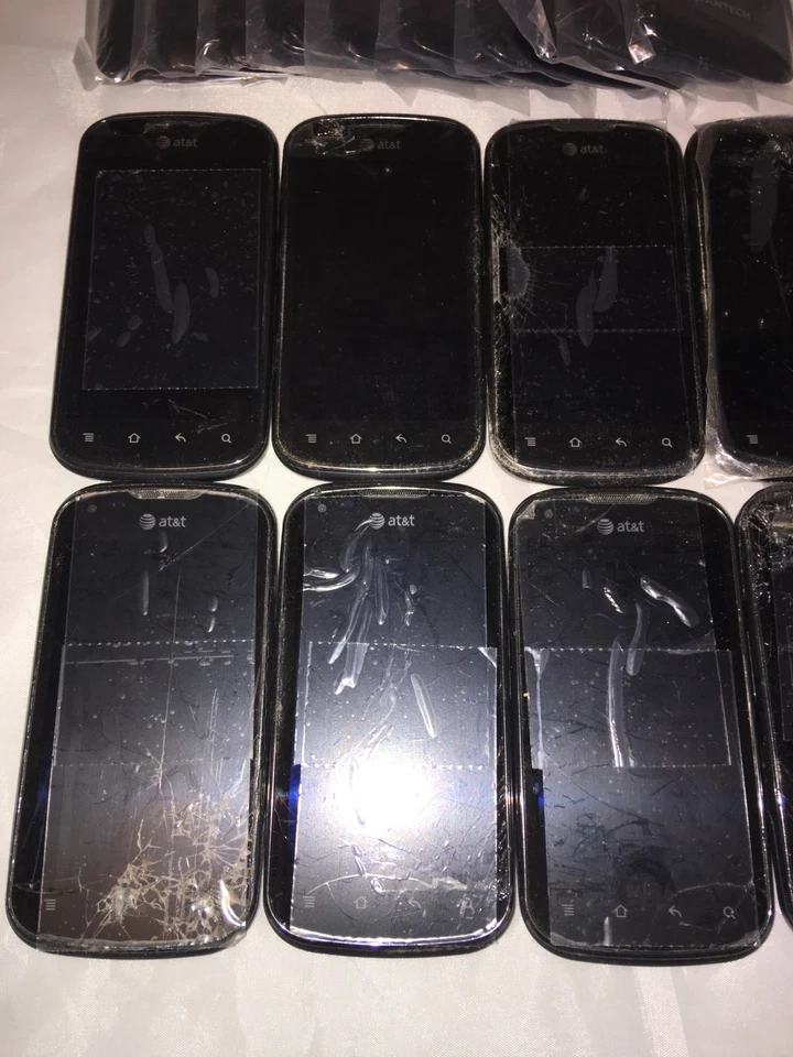 LOTE de 10 Pantech Burst P9070 - cristal dañado ver fotos LCD y táctil sigue funcionando Foto 2 de 3