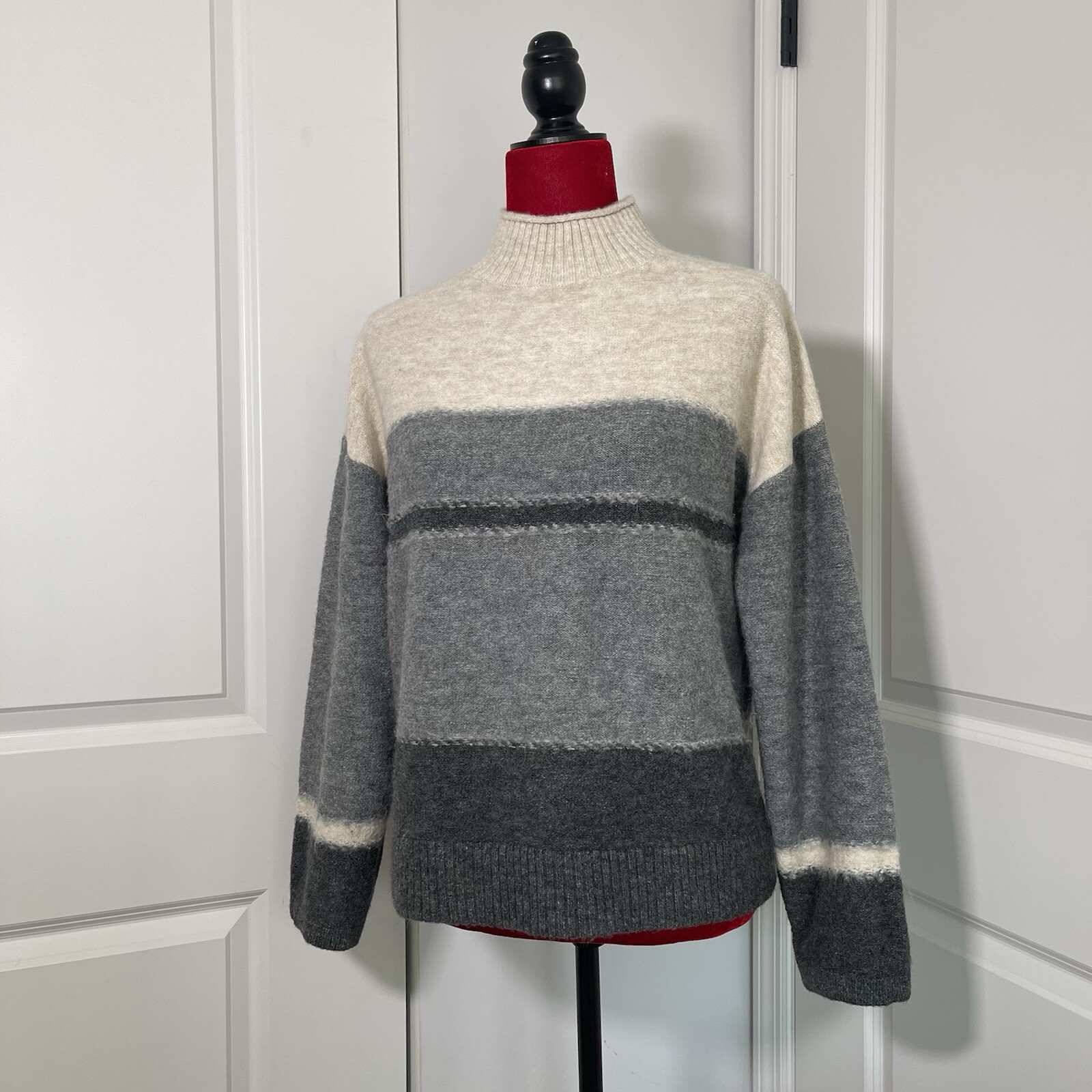 Womens Universal Threads Pullover Sweater XS - image 11