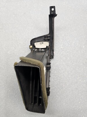 れんページです。 Nissan OEM 68760 ZB 022 Instrument Panel Vent Grille for sale