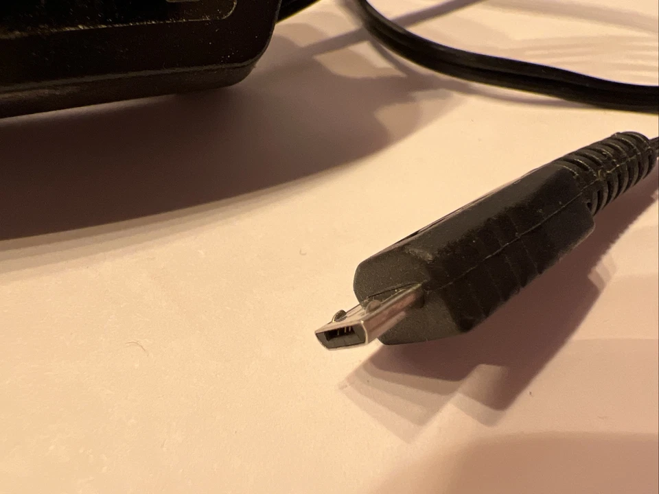 Genuine BlackBerry Micro-USB Mains Wall Travel Charger Model PSM04R-050CHW1(M) - Image 3 of 4