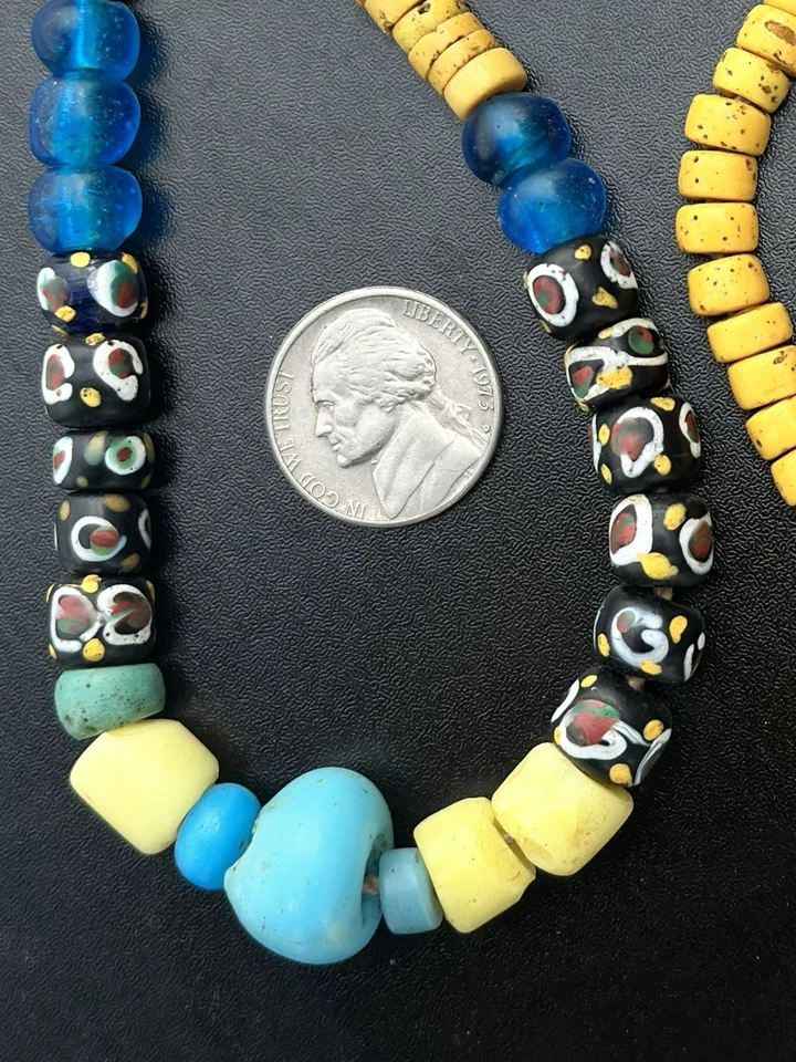 Cuentas Dayak Chief hebra de reliquia rojo azul amarillo verde cuentas ojos antiguos Foto 2 de 4