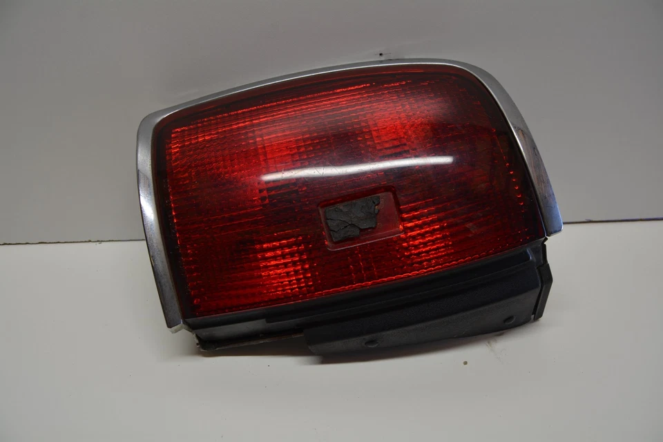 OLDSMOBILE 98 1994-1996 CONDUCTOR LADO IZQUIERDO LUZ TRASERA LÁMPARA OEM, 166-01436AL Foto 2 de 4