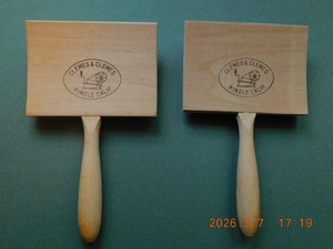 Pair of Clemes & Clemes curved-back wool hand cards (alder/maple woods)