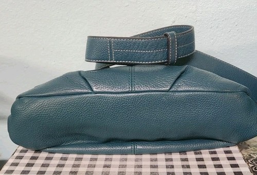 Coach F1069-F15170 Coach Legacy Turnlock Flap Shoulder Bag Teal EUC - Picture 5 of 9