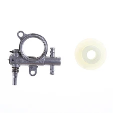 2500/3800 Chainsaw spare parts Chainsaw Oil Pump with Worm Drive Gear Tool  .js