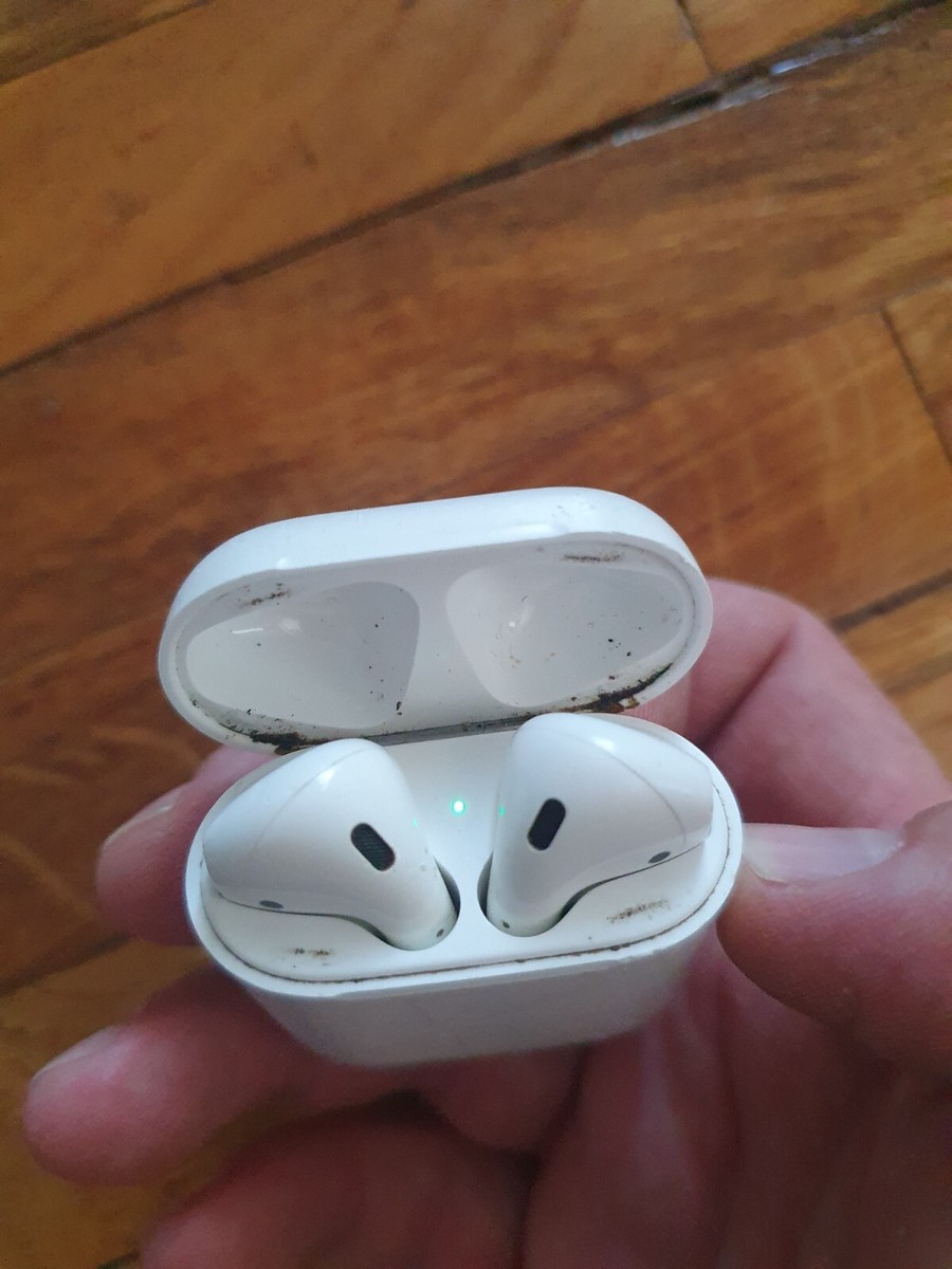 Apple AirPods 2nd Generation with Charging Case - White X2