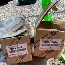 TOYOTA GENUINE 13601-28021 13602-28020 BALANCE SHAFT SET 2AZ-FE NO.1 NO.2 Estima