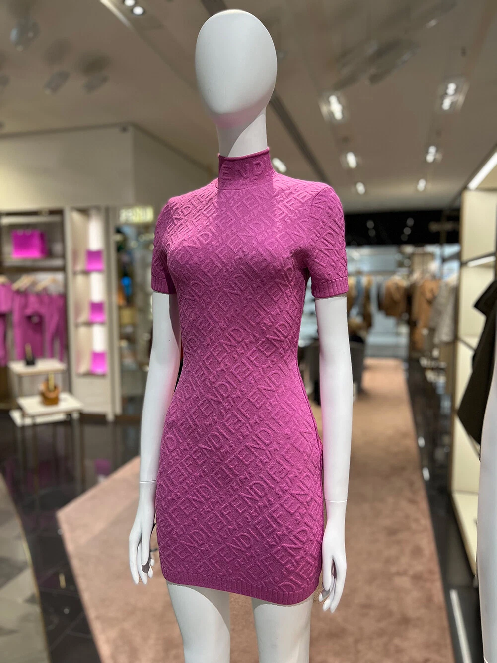 ABITO FENDI X SKIMS KIM KARDASHIAN MANICHE CORTE IN RILIEVO ESAURITO 38 COLORADO