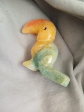 ALABASTER STONE CARVED TOUCAN 1.5 INCHES TALL