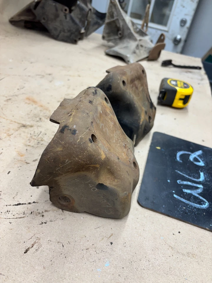 GM OEM BLOQUE MOTOR MONTAJE CONJUNTO PAR C10 K10 K5 Clamshell 350 454 DIESEL OE Foto 2 de 4