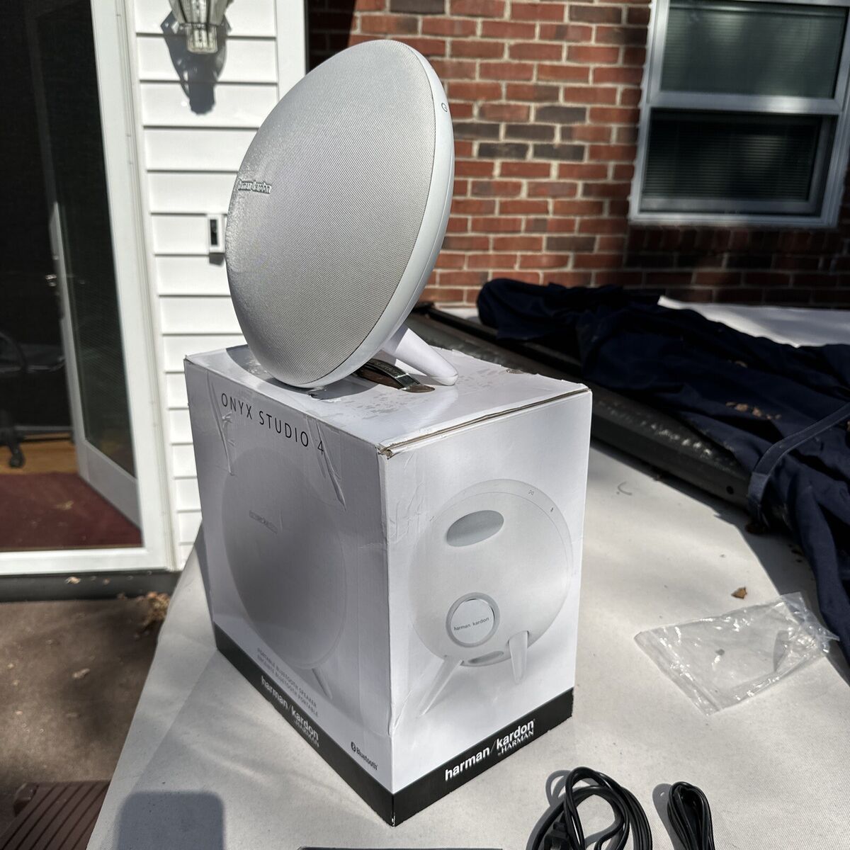 Harman Kardon Onyx Studio 4 Portable Bluetooth Speaker Harman Kardon Onyx Studio 4 Portable Bluetooth Speaker