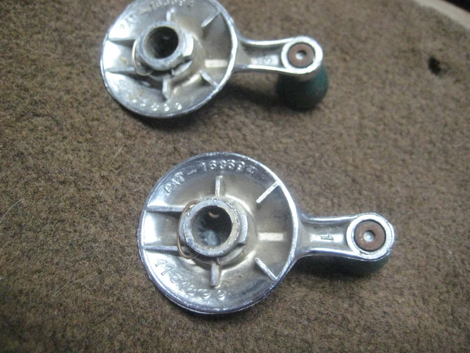 Manijas de ventana de ventilación GM 4151899 de colección OEM ~ Chevrolet Buick Pontiac Olds Foto 4 de 4