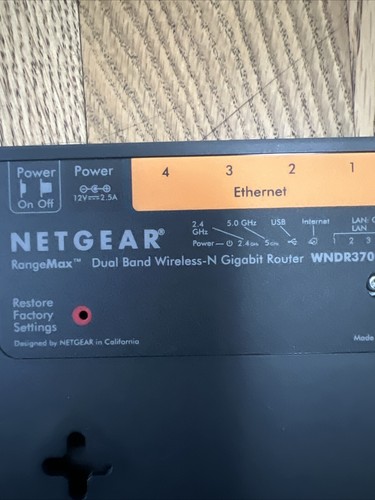 Netgear RangeMax N600 300 Mbps 4-portowy gigabitowy router bezprzewodowy N (WNDR3700) - Zdjęcie 4 z 9
