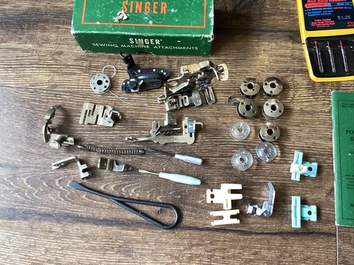 Vintage 1952 Singer Featherweight Sewing Machine With Extras AK752107 - Picture 6 of 24