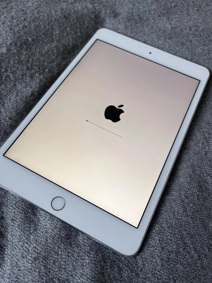 Apple iPad mini (4th generation) · 128GB · Wi-Fi, foto 3 de 5