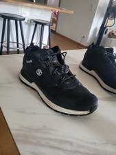chaussures timberland, noire,très bon état presque neuf