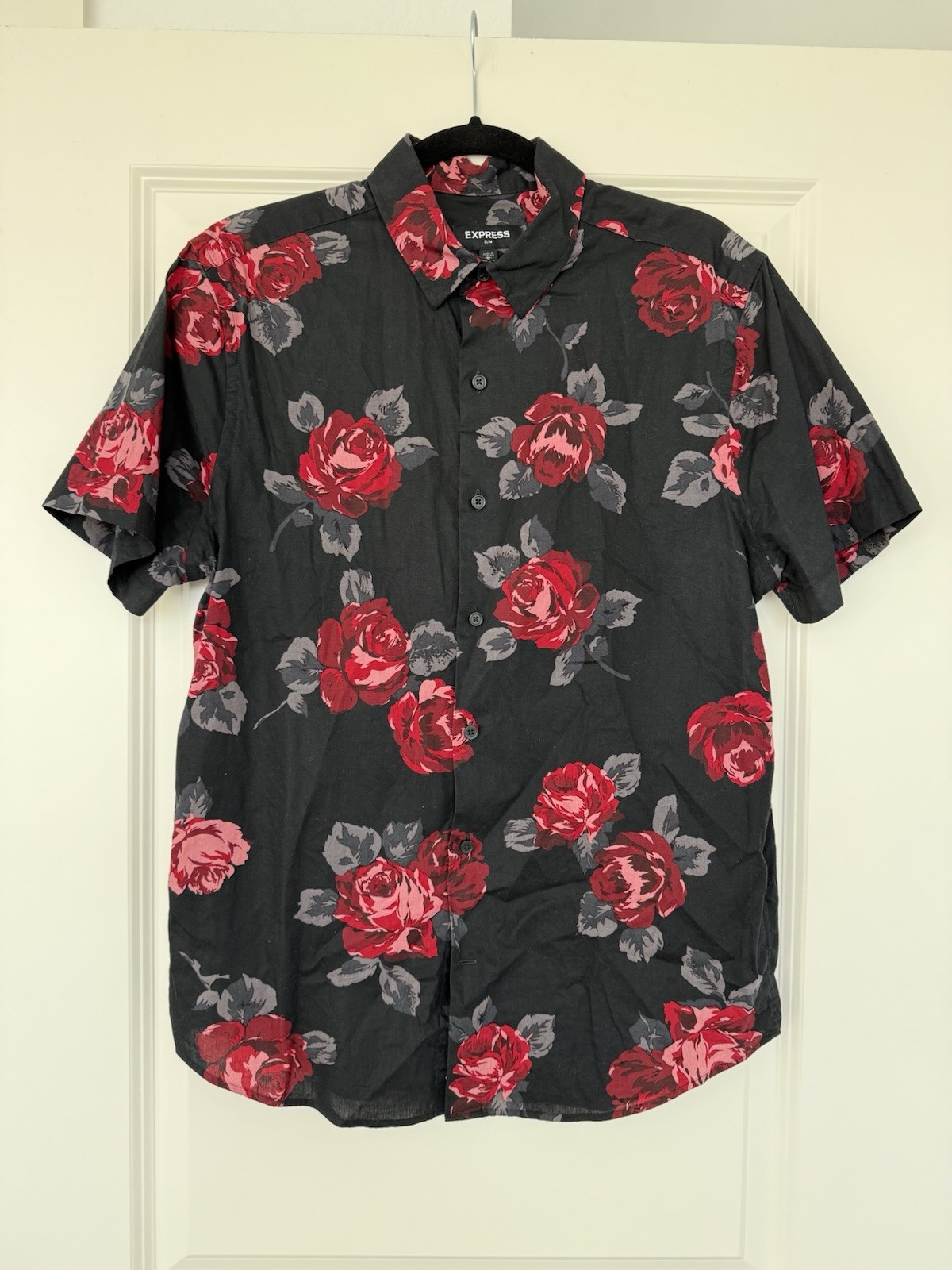 Men’s Medium Express Short Sleeve Button Down Shirt With Red Roses