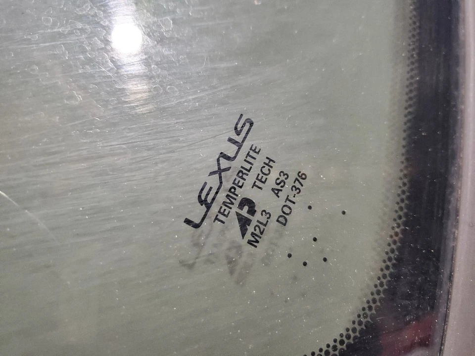 Cuarto de cristal trasero izquierdo OEM Lexus RX330 2004 2005 2006 Foto 3 de 4