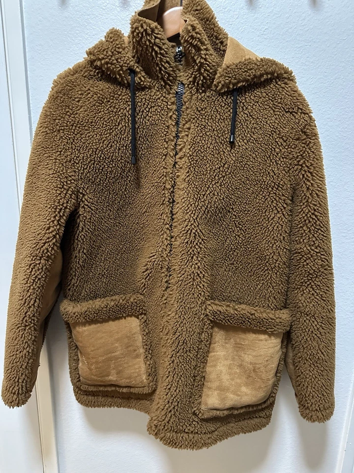 Topshop Vinnie Chaqueta con Capucha Imitación Piel de Oveja en Marrón con Bolsillo de Parche, Pequeña Foto 2 de 4