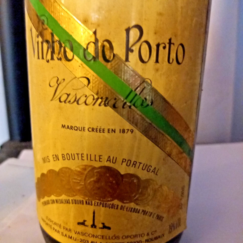 Bouteille de Porto rouge - VASCONCELLOS - 75 cl - 19% vol. - (acheté avant 1999) - Photo 4/4