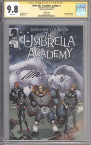 Umbrella-Academy-Dallas-1-Variant-CGC-9-8-Signed-by-Jim-Lee-Dark-Horse-7