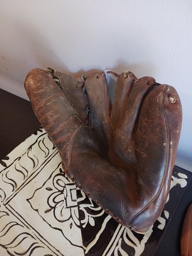 Vintage 50’s Rawlings MLB Baseball Glove Snugger Mitt A4