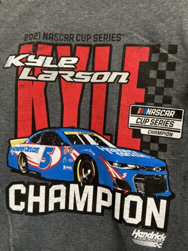 Camisa Kyle Larson #5 Nascar 2021 Carbón Campeonato de una Cara para Hombre Grande - Imagen 2 de 3