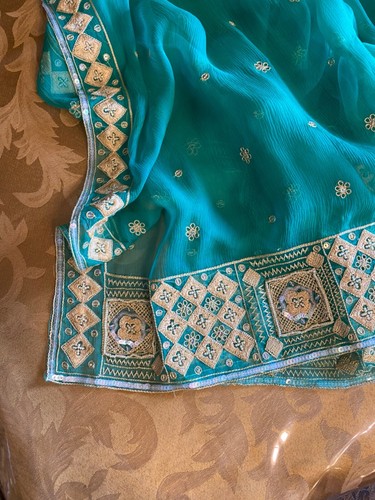 Green kameez and Dhupatta Size M - Picture 10 of 10
