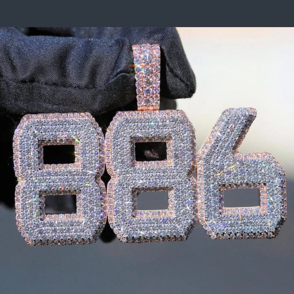 Colgante Moissanita Corte Redondo 4Ct Para Hombre Personaliza Cualquier Número Chapado en Oro Rosa 14K Foto 3 de 4