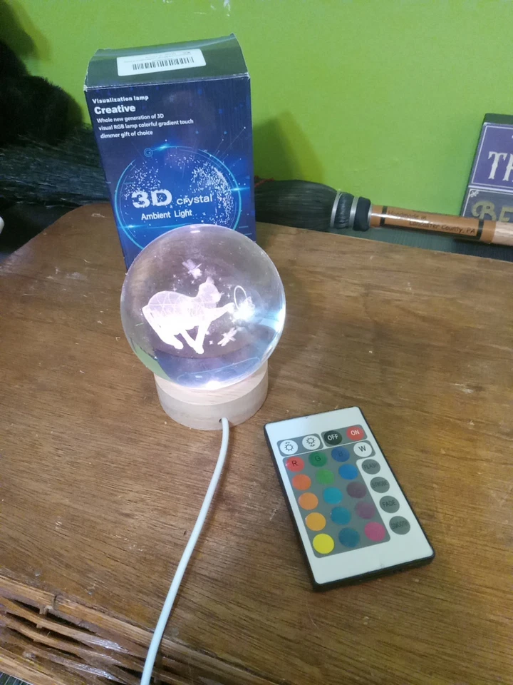 3d Crystal Ambient Light Cat Sculpture Optical Illusion Lamp - Image 2 of 4