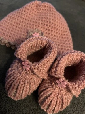 Babyset Mütze /Schuhe Gestrickt Neu - Bild 1 von 3