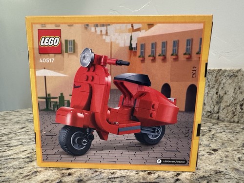 LEGO Creator Vespa 40517 Iconic Italian Scooter In Red, Limited Edition Set, NEW - Picture 2 of 2