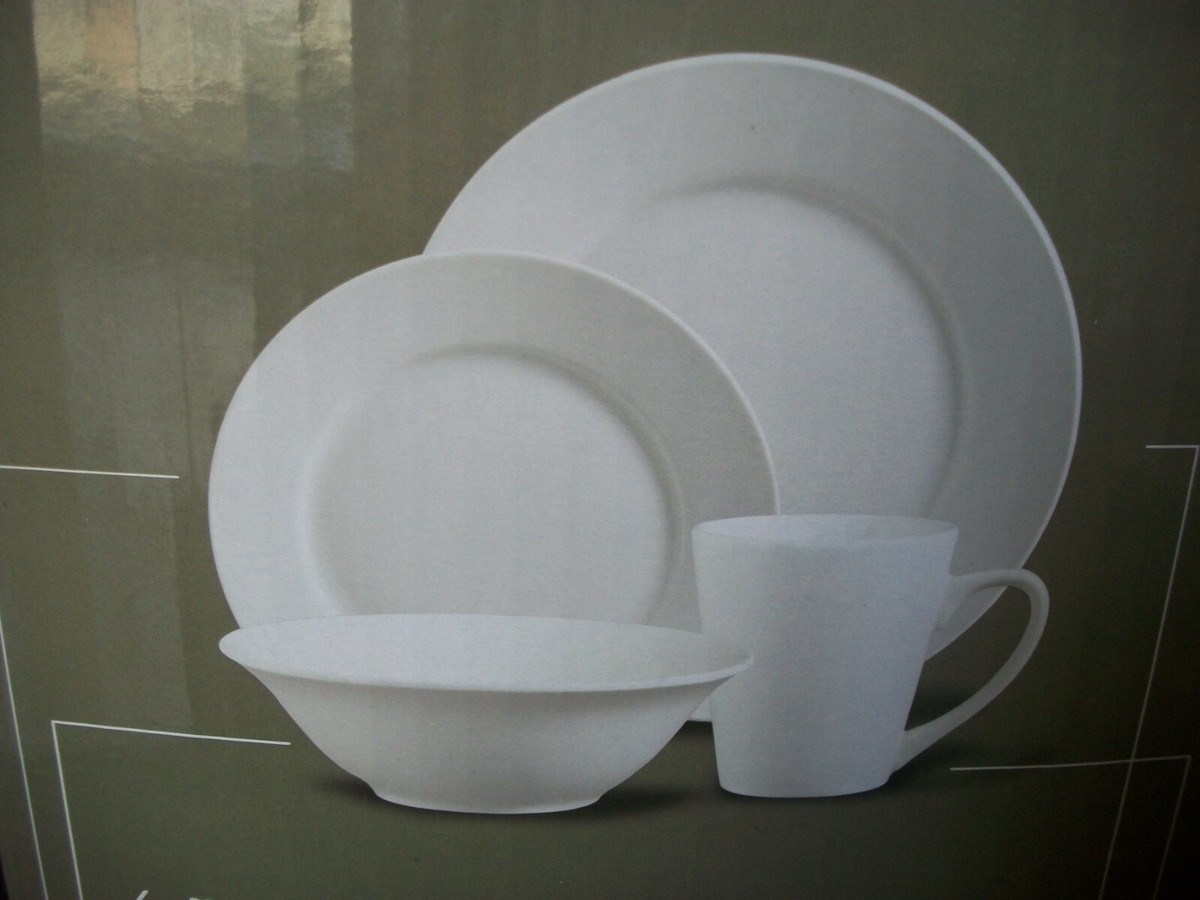 GIBSON HOME NOBLE COURT 16 PIECE PORCELAIN DINNERWARE SET NEW