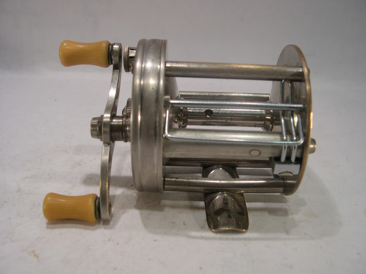 リール SOUTH BEND Anti-Back Lash 1000. Vintage South Bend Level-Winding Anti-Back-Lash Casting Reel