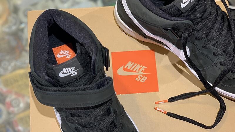 nike sb dunk mid orange label white