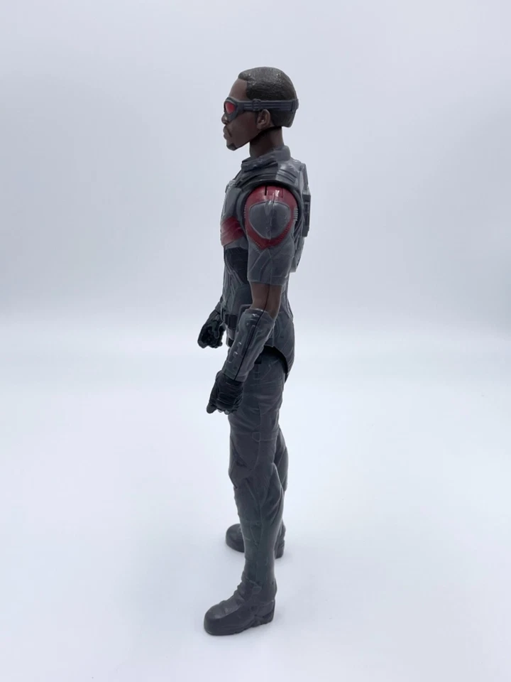 Figura de 12" Marvel Falcon Sam Wilson Infinity War Titan Hero Series 2017 Foto 4 de 4