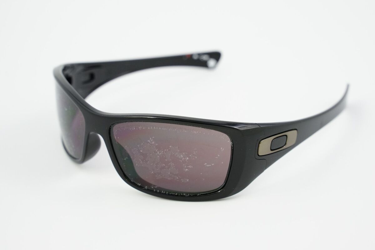 03-590 Oakley Hijinx Polished Black Bruce Irons/Grey 03-590 Oakley Hijinx Polished Black Bruce Irons/Grey