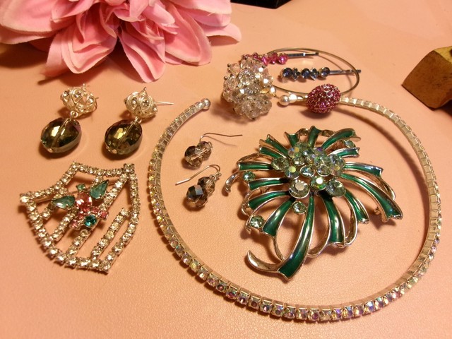 Vintage-Now Costume Jewelry Lot-Rhinestones/Crystal~Necklace~Earrings~Brooches Vintage-Now Costume Jewelry Lot-Rhinestones/Crystal~Necklace~Earrings~Brooches