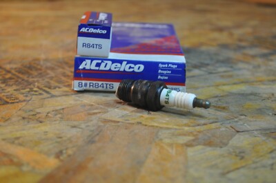 PACK OF 8 AC DELCO R84TS SPARK PLUGS ACDELCO 5613885 NOS FREE SHIPPING ...