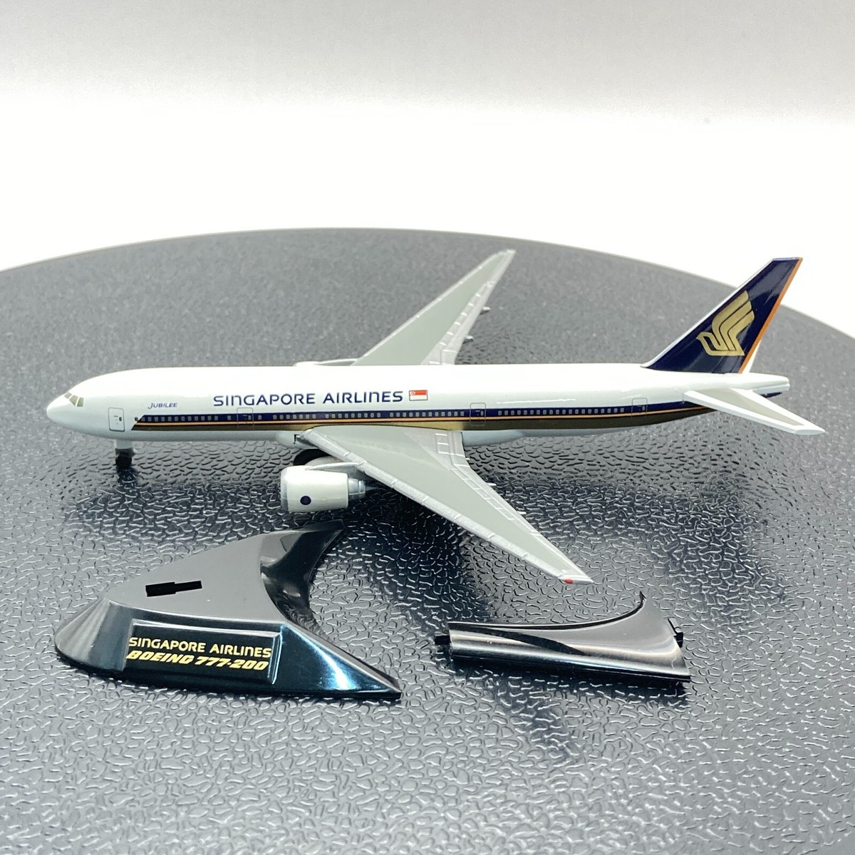 herpa wings 1/500 Boeing 777-200 Jubilee Singapore Airline Diecast