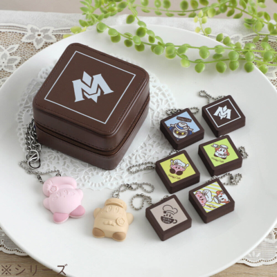 &TEAMCAFE カフェ　K ケイ　缶バッジケース　マグネット　チャームセット Kirby Cafe Limited Meta Knight Chocolate Pouch & Keychain Box (8