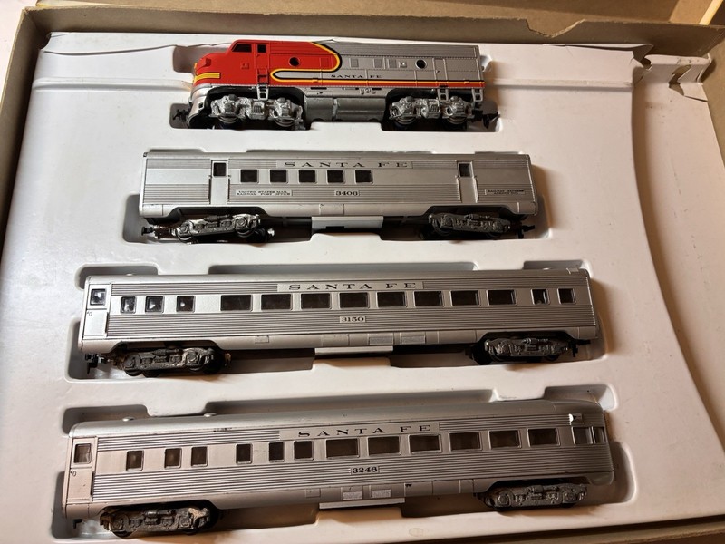 Athearn F-7A Hi-F Santa Fe Three Car Passenger Train Set In Box HO Nice!