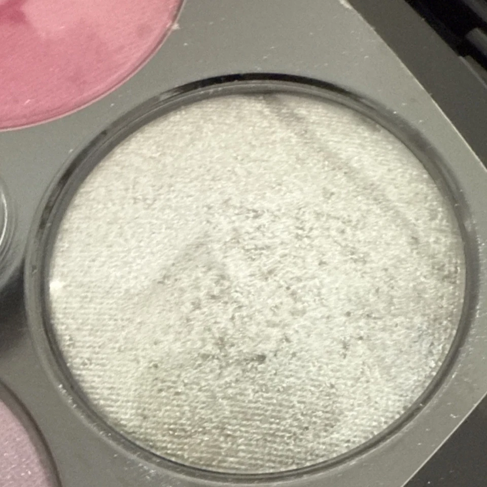 Paleta de sombras quad CHANEL prata rosa roxo cobre prensado pó - Imagem 2 de 4