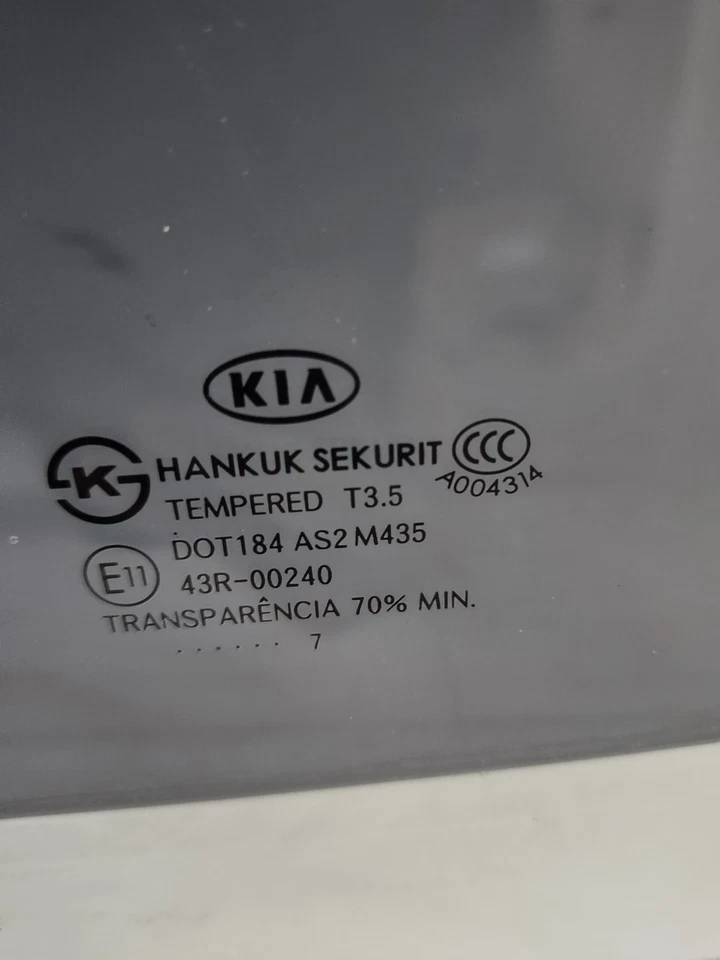 Kia Rondo LX 2007-2011 4 puertas, L. puerta trasera conductor solo vidrio tintado. OEM Foto 3 de 4