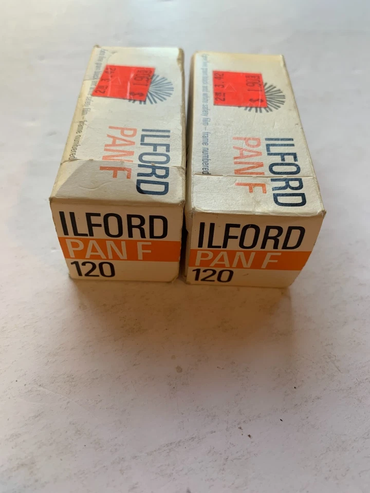 (2) Неиспользованная черно-белая пленка Ilford Pan F 120 ASA 50 DIN 18 экстра мелкозернистая - Изображение 2 из 3