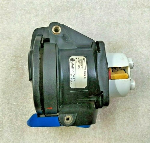 MELTRIC DXN-3 DECONTACTOR FEMALE SOCKET OUTLET 32A, 220-250V, 60 Hz 2P+N+E - Picture 1 of 8
